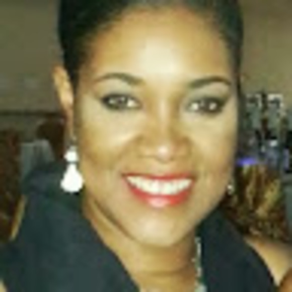 Meet your Posher, Azalia - Picture 1 of 1